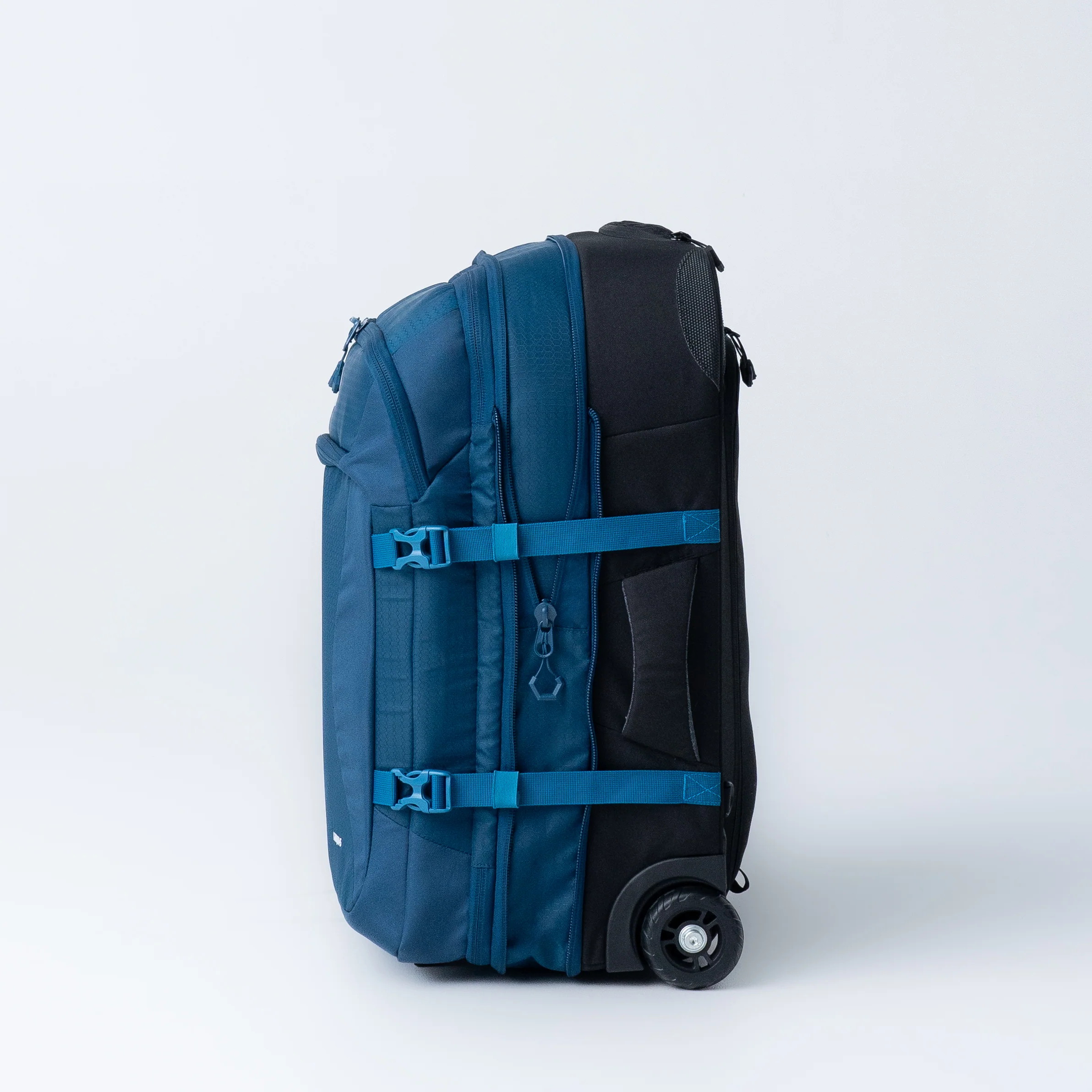 Karijini Rolling Travel Bag - Image 7